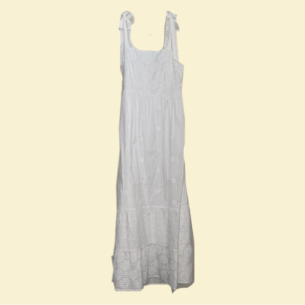 White eyelet, maxi, bow, layered